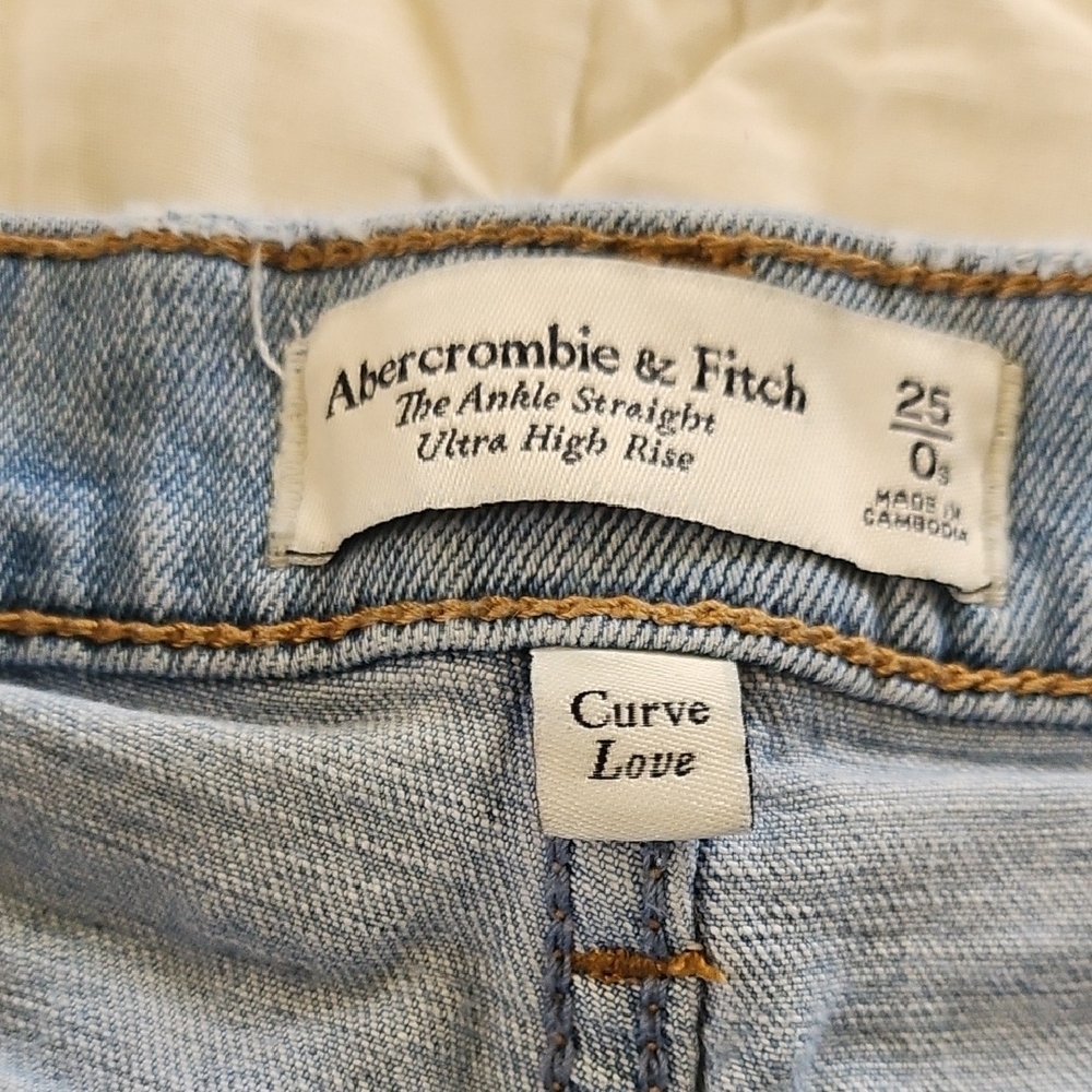 Abercrombie & Fitch 'Curve Love'  Distressed Jeans- Size 25 - Picture 3 of 6